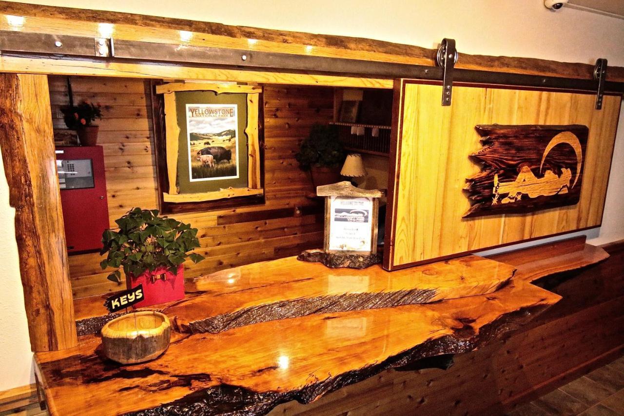 Yellowstone Village Inn And Suites Gardiner Exteriör bild