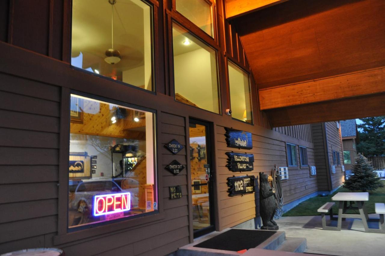 Yellowstone Village Inn And Suites Gardiner Exteriör bild