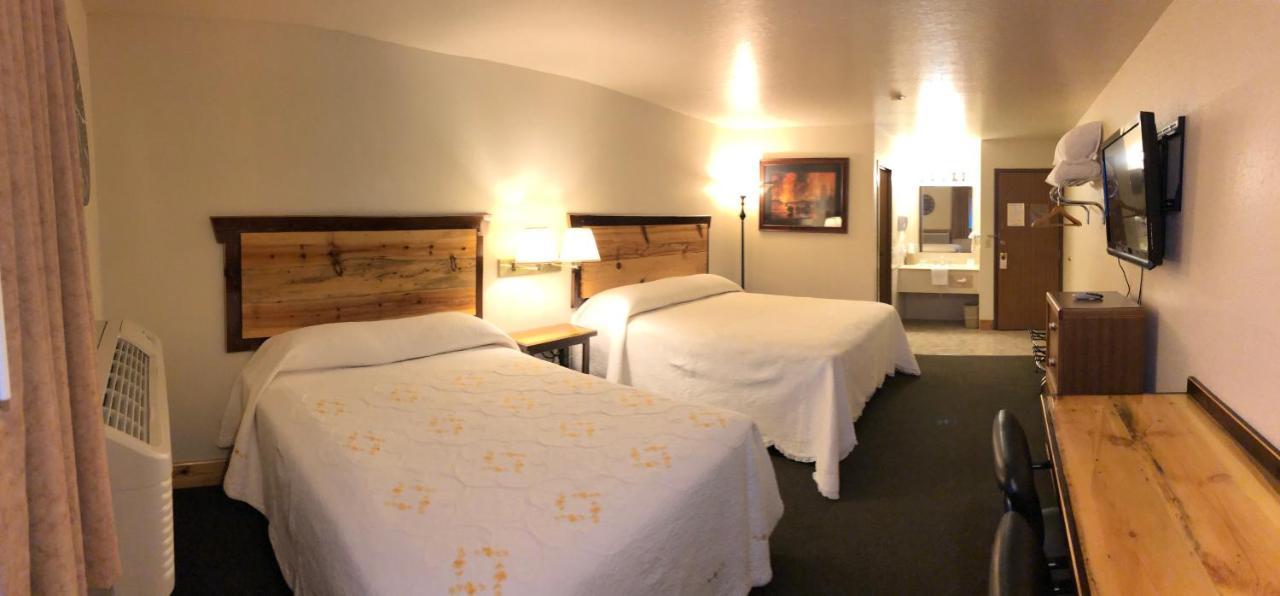 Yellowstone Village Inn And Suites Gardiner Exteriör bild