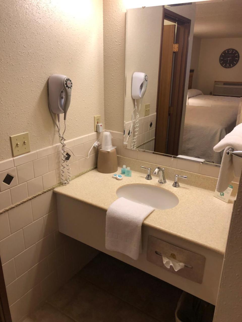 Yellowstone Village Inn And Suites Gardiner Exteriör bild
